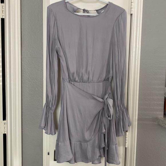 Here Comes The Sun Silky Gray Faux Wrap Open Back Ruffle Mini Dress. Sz M - Picture 3 of 10
